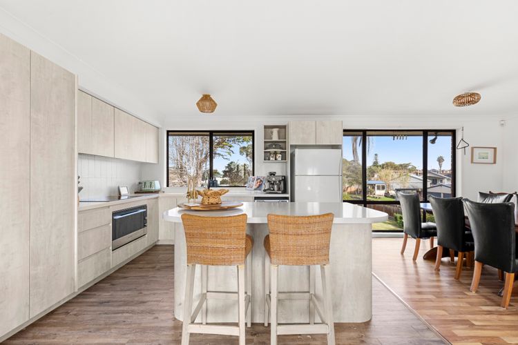 The Beach Bach – Pet Friendly with Firepit