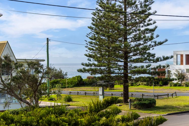 The Beach Bach – Pet Friendly with Firepit