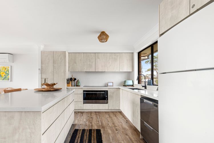 The Beach Bach – Pet Friendly with Firepit