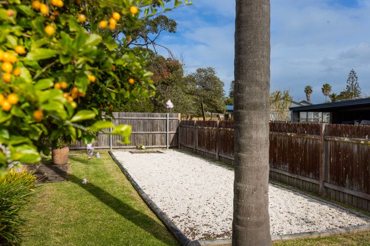 The Beach Bach – Pet Friendly with Firepit