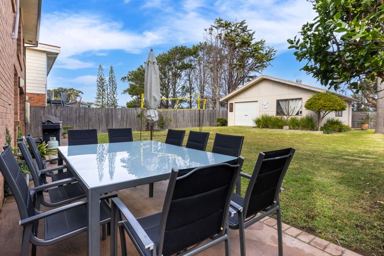 The Beach Bach – Pet Friendly with Firepit