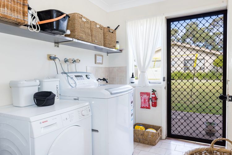 The Beach Bach – Pet Friendly with Firepit