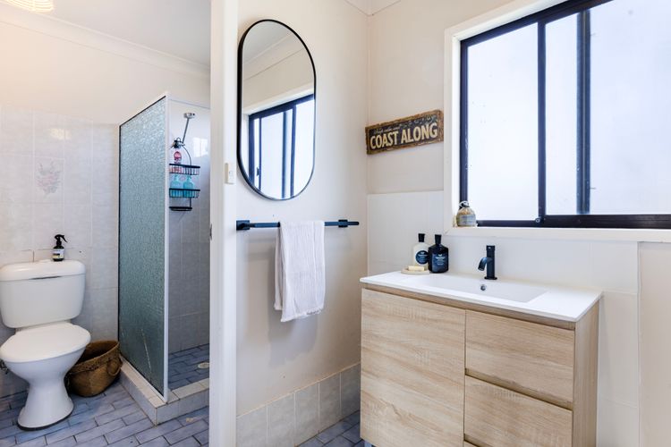 The Beach Bach – Pet Friendly with Firepit
