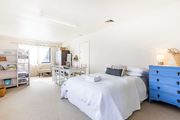 The Beach Bach – Pet Friendly with Firepit
