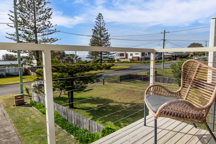 The Beach Bach – Pet Friendly with Firepit