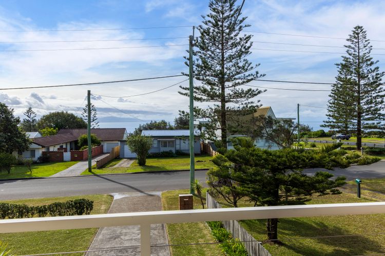 The Beach Bach – Pet Friendly with Firepit