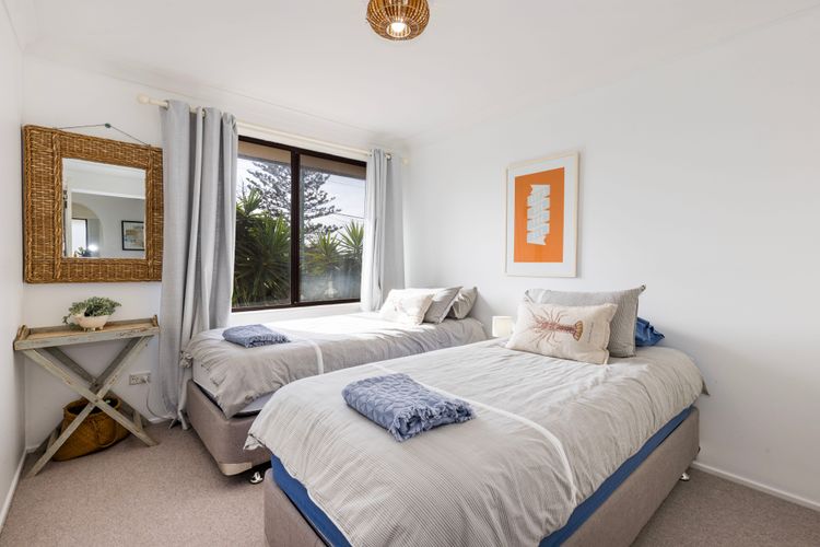 The Beach Bach – Pet Friendly with Firepit