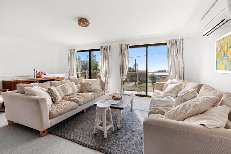 The Beach Bach – Pet Friendly with Firepit