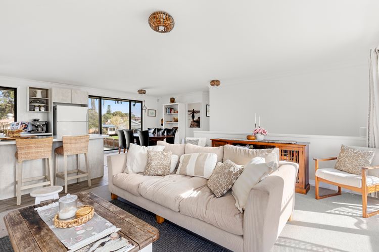 The Beach Bach – Pet Friendly with Firepit