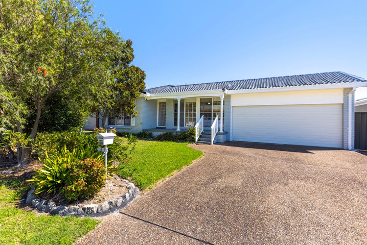 Watersedge – Absolute Waterfront Retreat