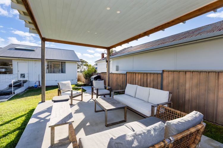 Beach Cottage – Pet Friendly – 2 Mins walk to Beach