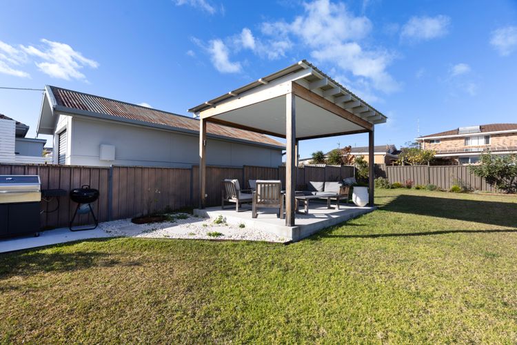 Beach Cottage – Pet Friendly – 2 Mins walk to Beach