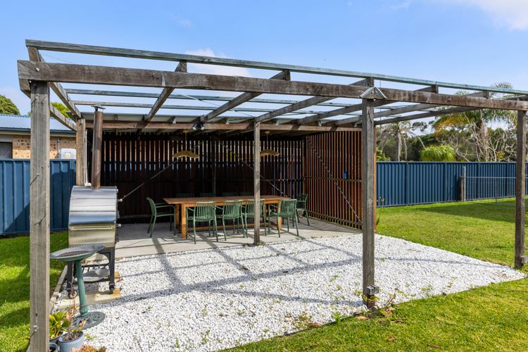 Paws and Palms – Pet Friendly with Fire Pit