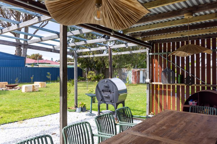 Paws and Palms – Pet Friendly with Fire Pit