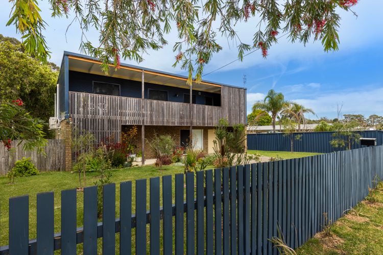 Paws and Palms – Pet Friendly with Fire Pit