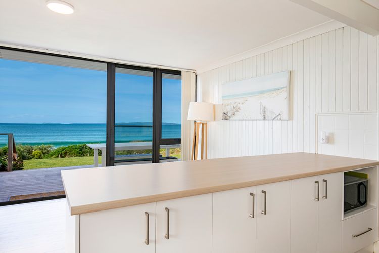 Amazing views, Fantastic chef's kitchen for preparing gourmet meals, Amazing beachfront at your doorstep