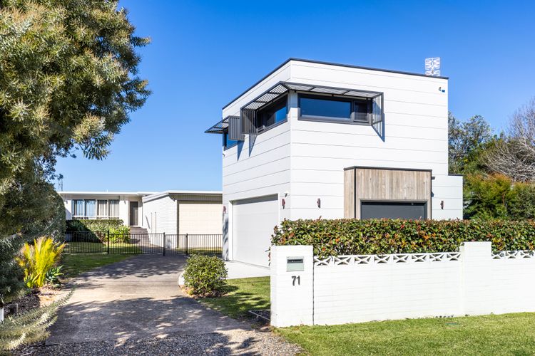 Azure Absolute Beachfront – Pet Friendly with Stunning Views