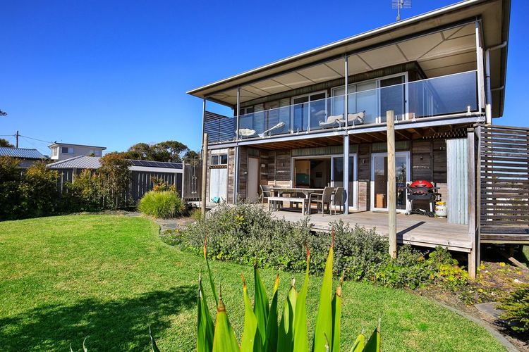 Amazing beach only a few minutes walk away, Easy access to an amazing surf beach for surfing, Luxurious interiors and design