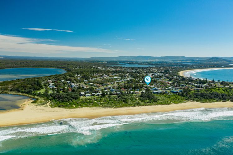 Amazing beach only a few minutes walk away, Easy access to an amazing surf beach for surfing