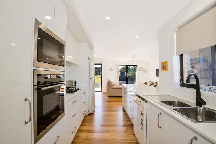 Villa Zelma – Pet Friendly – 4 Min Walk to Beach