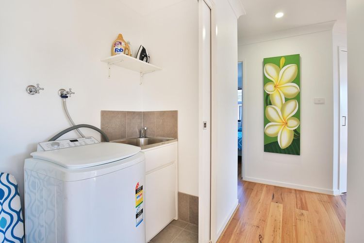 Villa Zelma – Pet Friendly – 4 Min Walk to Beach