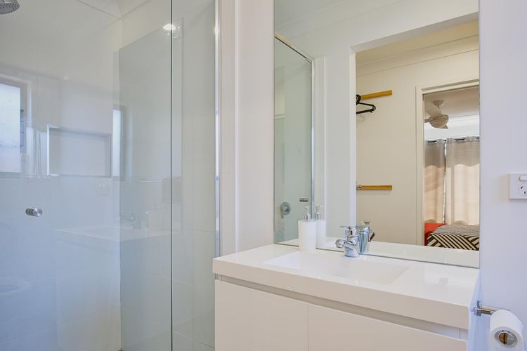Villa Zelma – Pet Friendly – 4 Min Walk to Beach