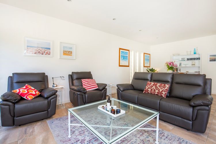 Thalassa – Pet Friendly – 2 Mins Walk to Beach