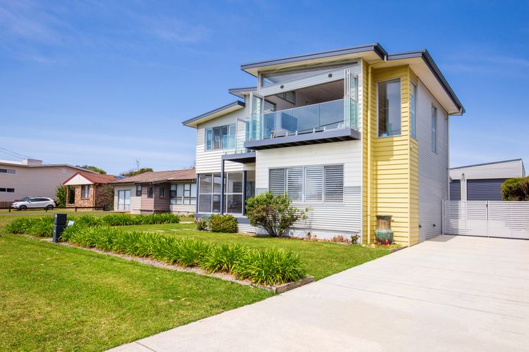 Amazing beach only a few minutes walk away, Easy access to an amazing surf beach for surfing, Luxurious interiors and design