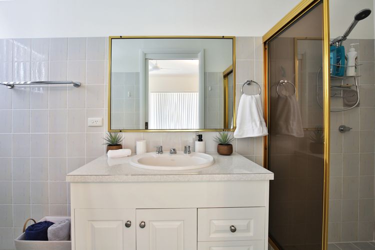 Bayview – Absolute Waterfront with Jetty – 5 Mins to Hyams Beach