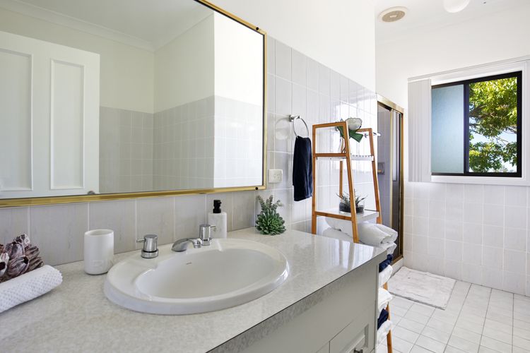 Bayview – Absolute Waterfront with Jetty – 5 Mins to Hyams Beach