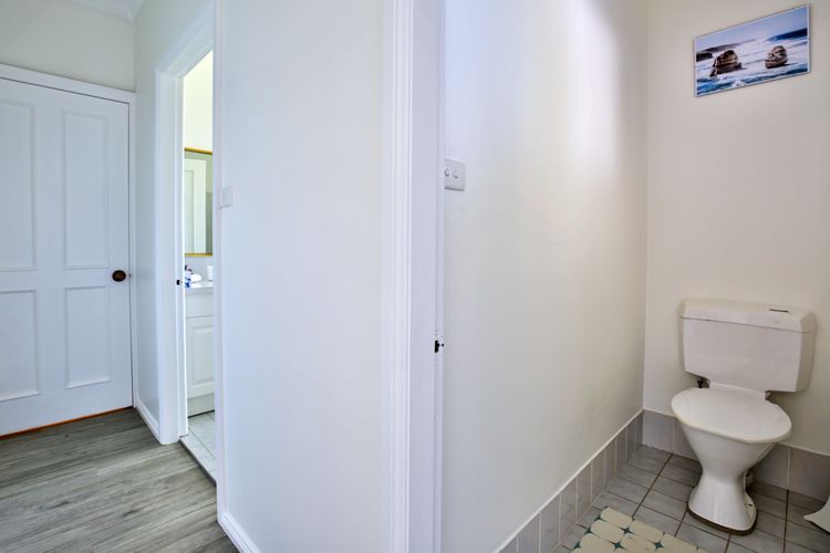 Bayview – Absolute Waterfront with Jetty – 5 Mins to Hyams Beach