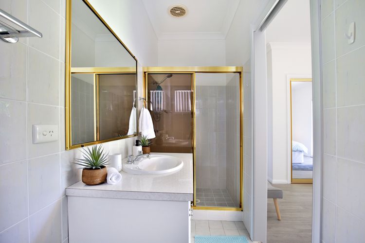 Bayview – Absolute Waterfront with Jetty – 5 Mins to Hyams Beach