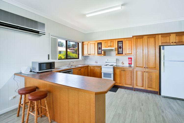 Bayview – Absolute Waterfront with Jetty – 5 Mins to Hyams Beach