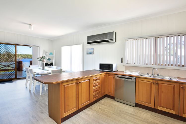 Bayview – Absolute Waterfront with Jetty – 5 Mins to Hyams Beach