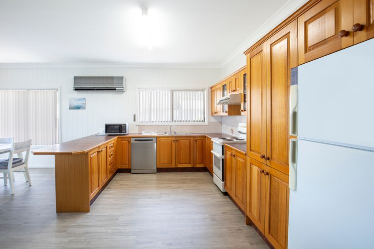 Bayview – Absolute Waterfront with Jetty – 5 Mins to Hyams Beach