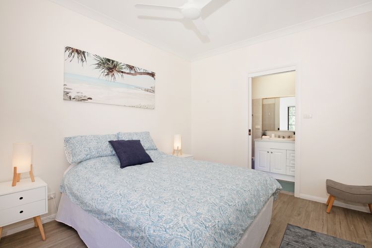 Bayview – Absolute Waterfront with Jetty – 5 Mins to Hyams Beach
