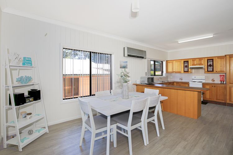 Bayview – Absolute Waterfront with Jetty – 5 Mins to Hyams Beach
