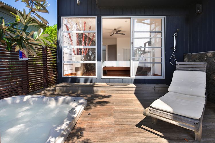 Illaroo – Absolute Beachfront with Spa
