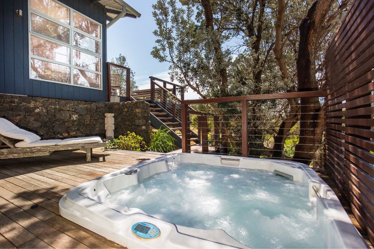 Illaroo – Absolute Beachfront with Spa