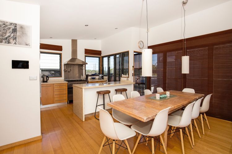 Illaroo – Absolute Beachfront with Spa