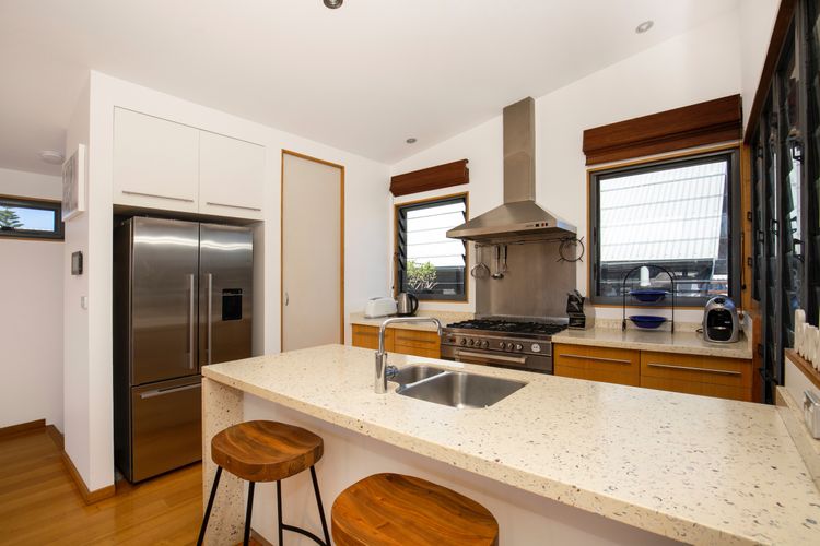 Illaroo – Absolute Beachfront with Spa