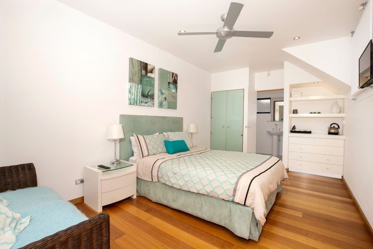 Illaroo – Absolute Beachfront with Spa