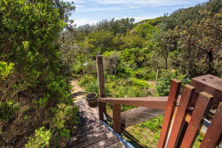 Easy access to an amazing surf beach for surfing