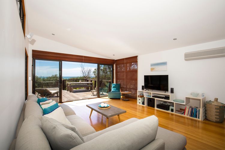 Illaroo – Absolute Beachfront with Spa
