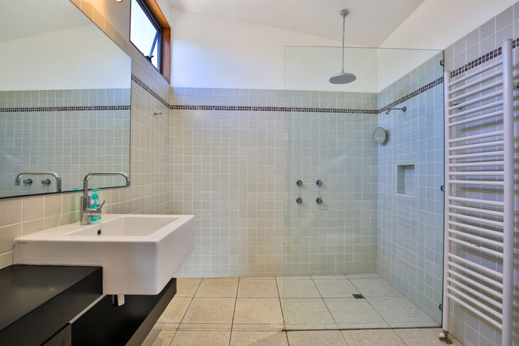 Illaroo – Absolute Beachfront with Spa