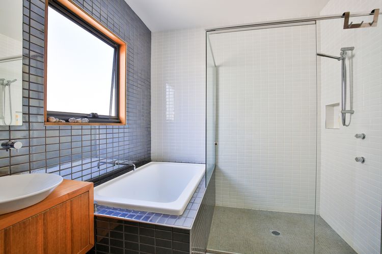 Illaroo – Absolute Beachfront with Spa