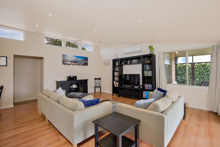 The Deckhouse – Pet Friendly – 2 Mins to Beach