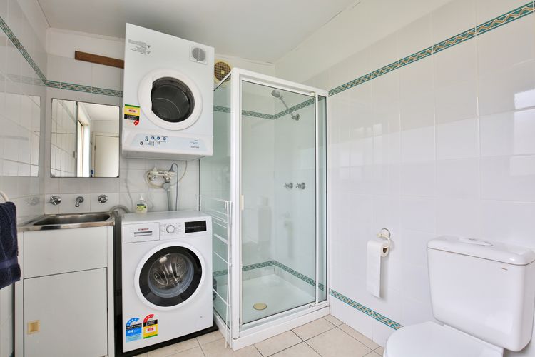 The Deckhouse – Pet Friendly – 2 Mins to Beach