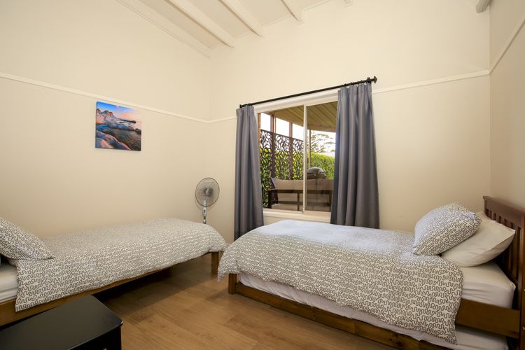 The Deckhouse – Pet Friendly – 2 Mins to Beach