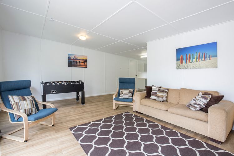 The Deckhouse – Pet Friendly – 2 Mins to Beach